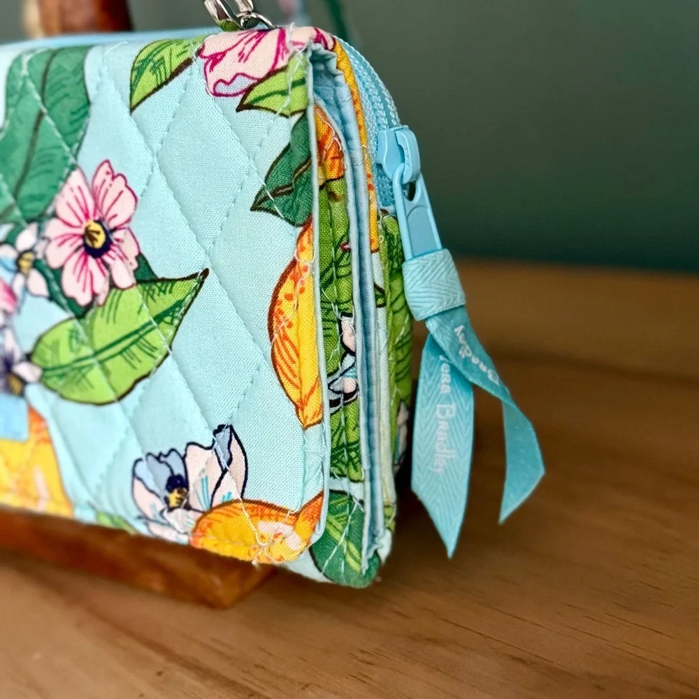 Vera Bradley RFID Accordion Wristlet Lemon Grove | Quilted Wallet Crossbody - Picture 3 of 10